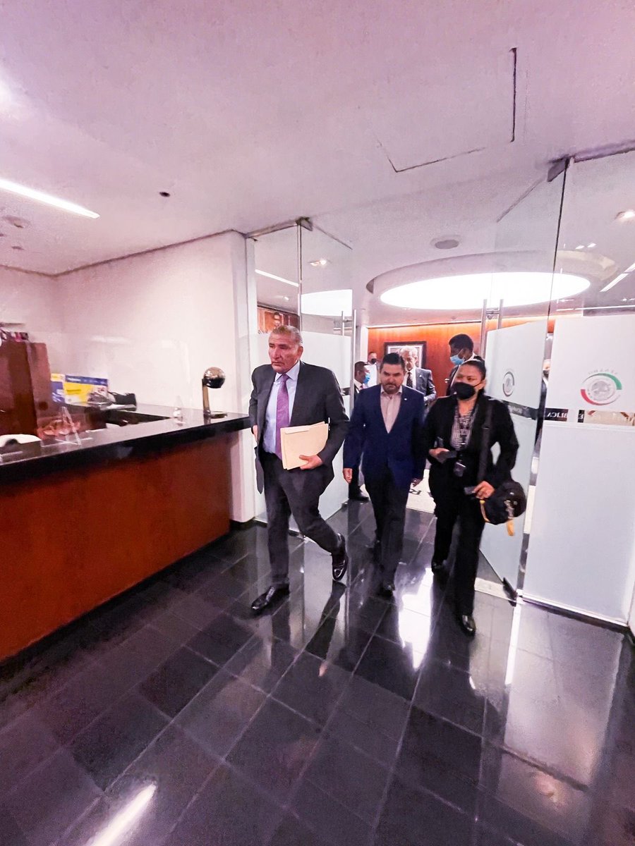 lopezdoriga's tweet photo. El secretario de Gobernación, Adán Augusto López (@adan_augusto), de nuevo en el Senado de la República 

(Foto: @LauraBruges) https://t.co/xUlelgFN7u