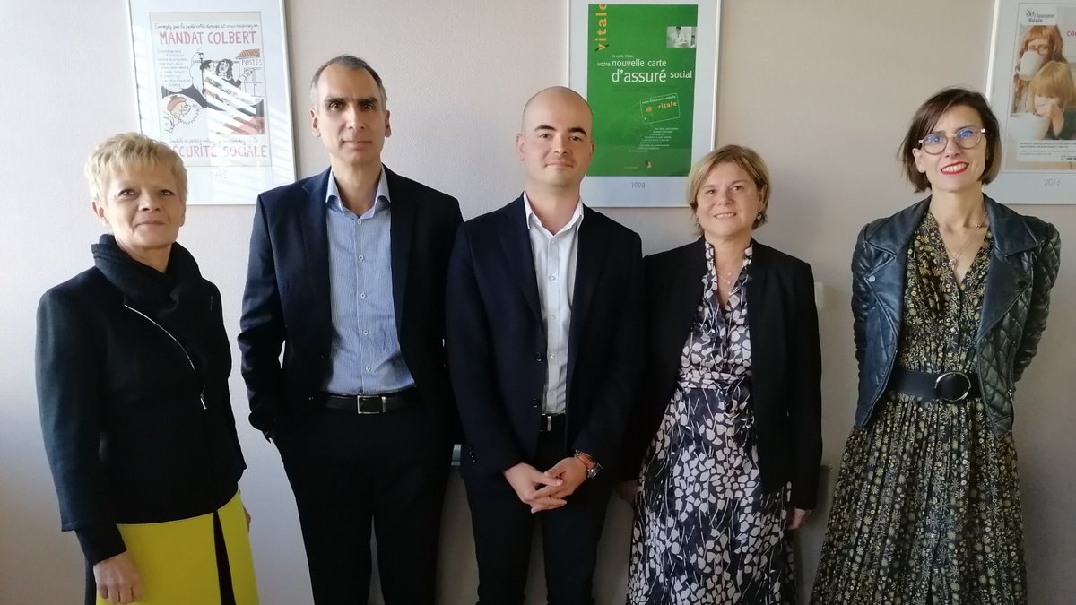 cpam_71's tweet photo. [4 Octobre 2022 : 77 ans de la #securitesociale] @NicoleDuban présidente &amp; @CourtialPatric2 directrice @cpam_71 accueillent Cécile Aladame, directrice @caf71_actus, Rodrigue Lopez, ss-directeur @msa_bourgogne et Francis Lebelle directeur @CarsatBFC #77ans #securitesociale  #caf71 https://t.co/GZhPFTPmRN