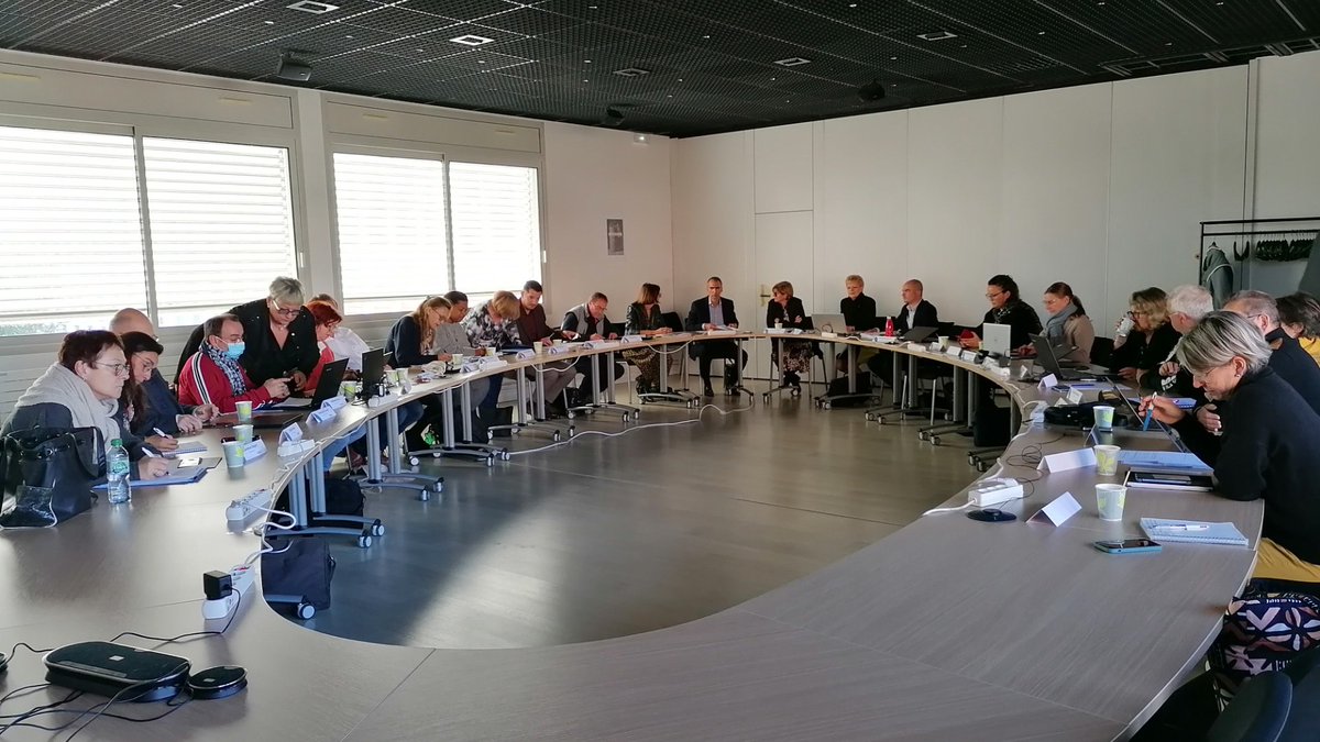 cpam_71's tweet photo. [4 Octobre 2022 : 77 ans de la #securitesociale] @NicoleDuban présidente &amp; @CourtialPatric2 directrice @cpam_71 accueillent Cécile Aladame, directrice @caf71_actus, Rodrigue Lopez, ss-directeur @msa_bourgogne et Francis Lebelle directeur @CarsatBFC #77ans #securitesociale  #caf71 https://t.co/GZhPFTPmRN