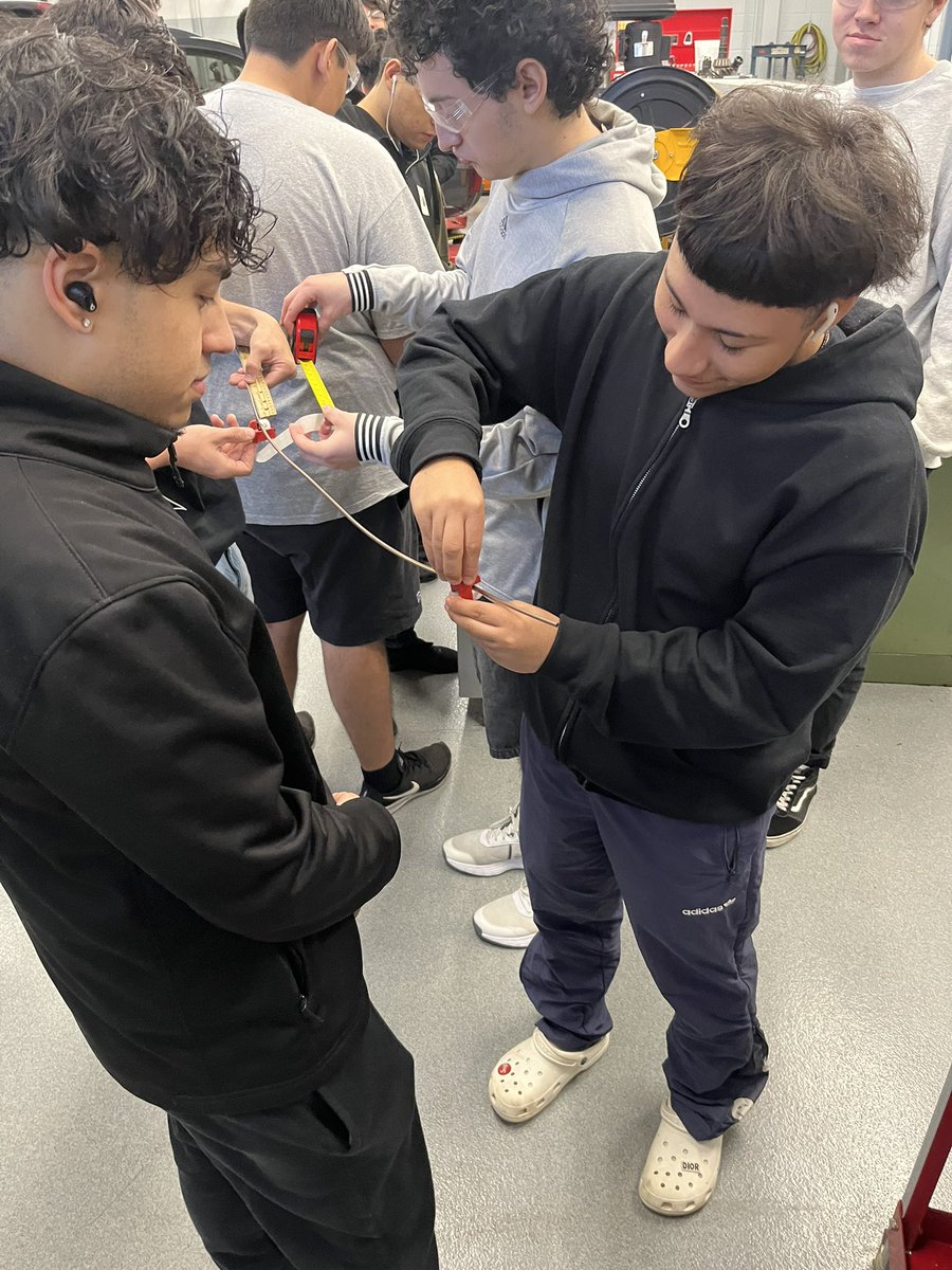 Brake line day in #leydenpride Autos 2