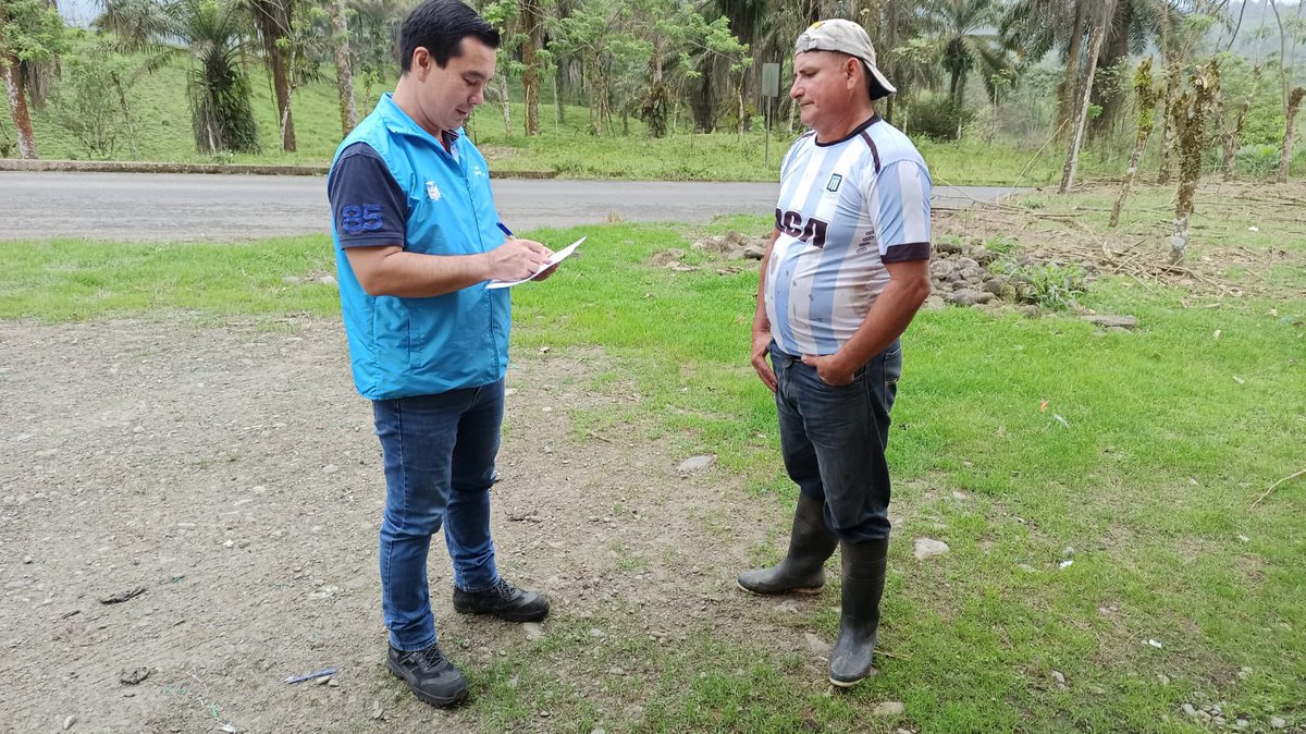Alex_Padilla85's tweet photo. El MAG Sto Dgo, técnicos del Proyecto PIATER, realizan el levantamiento de información de la Provincia, con lo cual llegaremos a todas las parroquias haciendo más efectiva las asistencias técnicas y capacitaciones para pequeños y medianos productores de la Provincia y del  país. https://t.co/blcX9TJuZ0