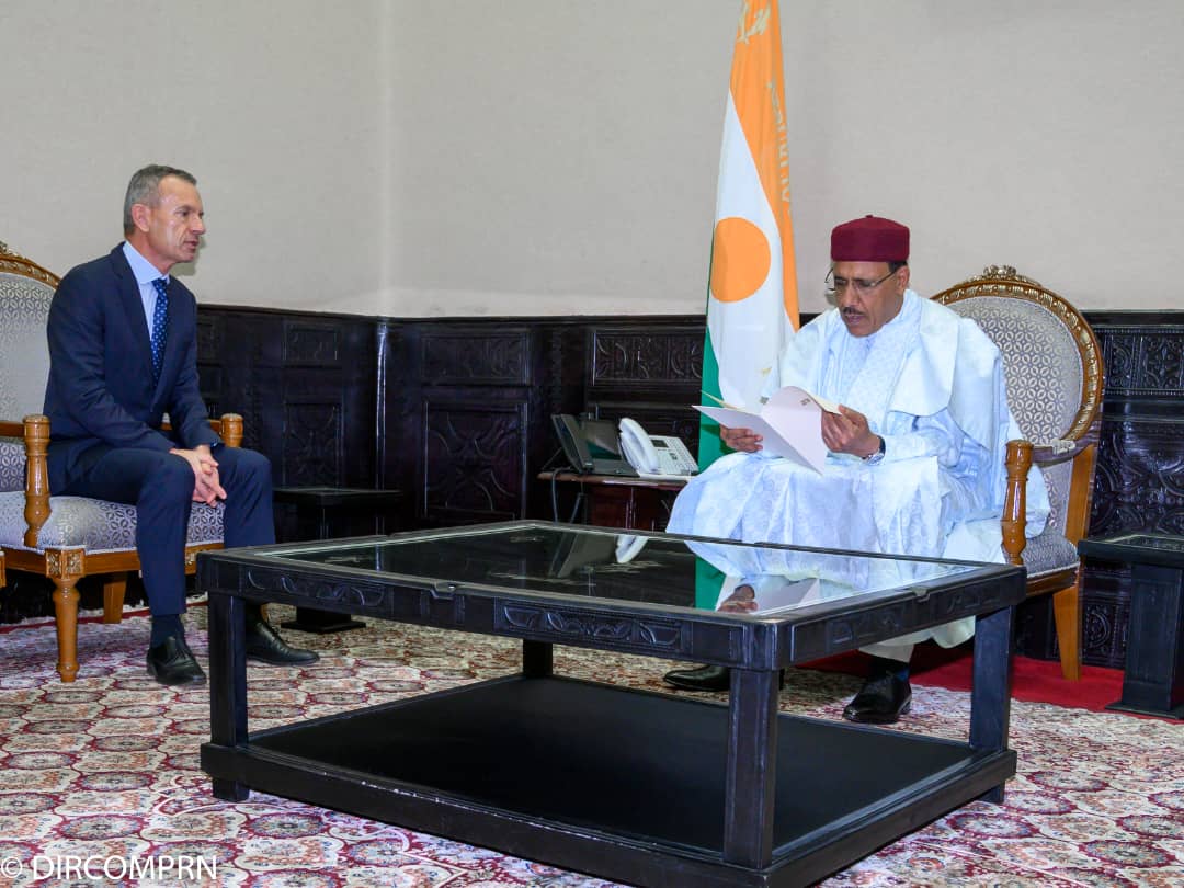 PresidenceNiger's tweet photo. ”Les deux parties sont prêtes à conclure un partenariat dans les domaines sécuritaire et économique...et d’assister le Niger dans les secteurs du développement et de l’énergie ”, a dit M.Tomas Ulicny, à sa sortie d’audience.
L’intégralité de la note 👇🏾👇🏾👇🏾
https://t.co/5zoMw6lUvz https://t.co/DOOQ77rjqG