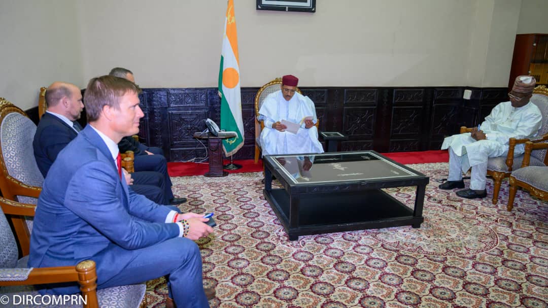 PresidenceNiger's tweet photo. ”Les deux parties sont prêtes à conclure un partenariat dans les domaines sécuritaire et économique...et d’assister le Niger dans les secteurs du développement et de l’énergie ”, a dit M.Tomas Ulicny, à sa sortie d’audience.
L’intégralité de la note 👇🏾👇🏾👇🏾
https://t.co/5zoMw6lUvz https://t.co/DOOQ77rjqG