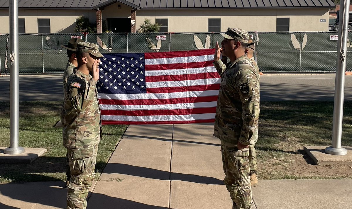 Raptor_6_'s tweet photo. Congratulations to SSG Gibson on his re-enlistment and selection to be a Drill Sergeant!; Great Work! #peoplefirst #leaderdevelopment @ArmyIntelCG @USAICoE @PhoenixBDE_6 @PhoenixBDE_7 @SentinelSix @SentinelSe7en @Anarchy_VII @Anarchy_VI @ColdCobra_7 @ColdCobra_6 https://t.co/PjqcwhLynH
