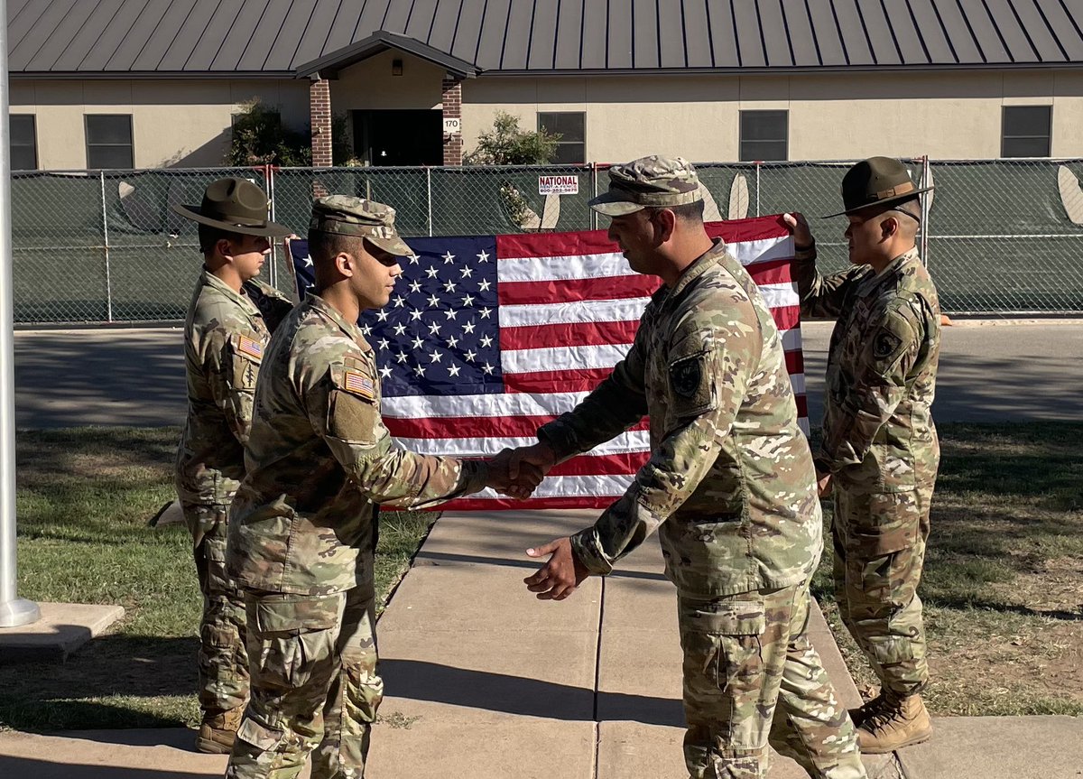 Raptor_6_'s tweet photo. Congratulations to SSG Gibson on his re-enlistment and selection to be a Drill Sergeant!; Great Work! #peoplefirst #leaderdevelopment @ArmyIntelCG @USAICoE @PhoenixBDE_6 @PhoenixBDE_7 @SentinelSix @SentinelSe7en @Anarchy_VII @Anarchy_VI @ColdCobra_7 @ColdCobra_6 https://t.co/PjqcwhLynH