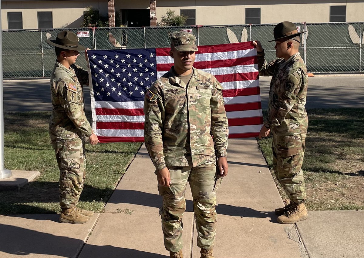 Raptor_6_'s tweet photo. Congratulations to SSG Gibson on his re-enlistment and selection to be a Drill Sergeant!; Great Work! #peoplefirst #leaderdevelopment @ArmyIntelCG @USAICoE @PhoenixBDE_6 @PhoenixBDE_7 @SentinelSix @SentinelSe7en @Anarchy_VII @Anarchy_VI @ColdCobra_7 @ColdCobra_6 https://t.co/PjqcwhLynH