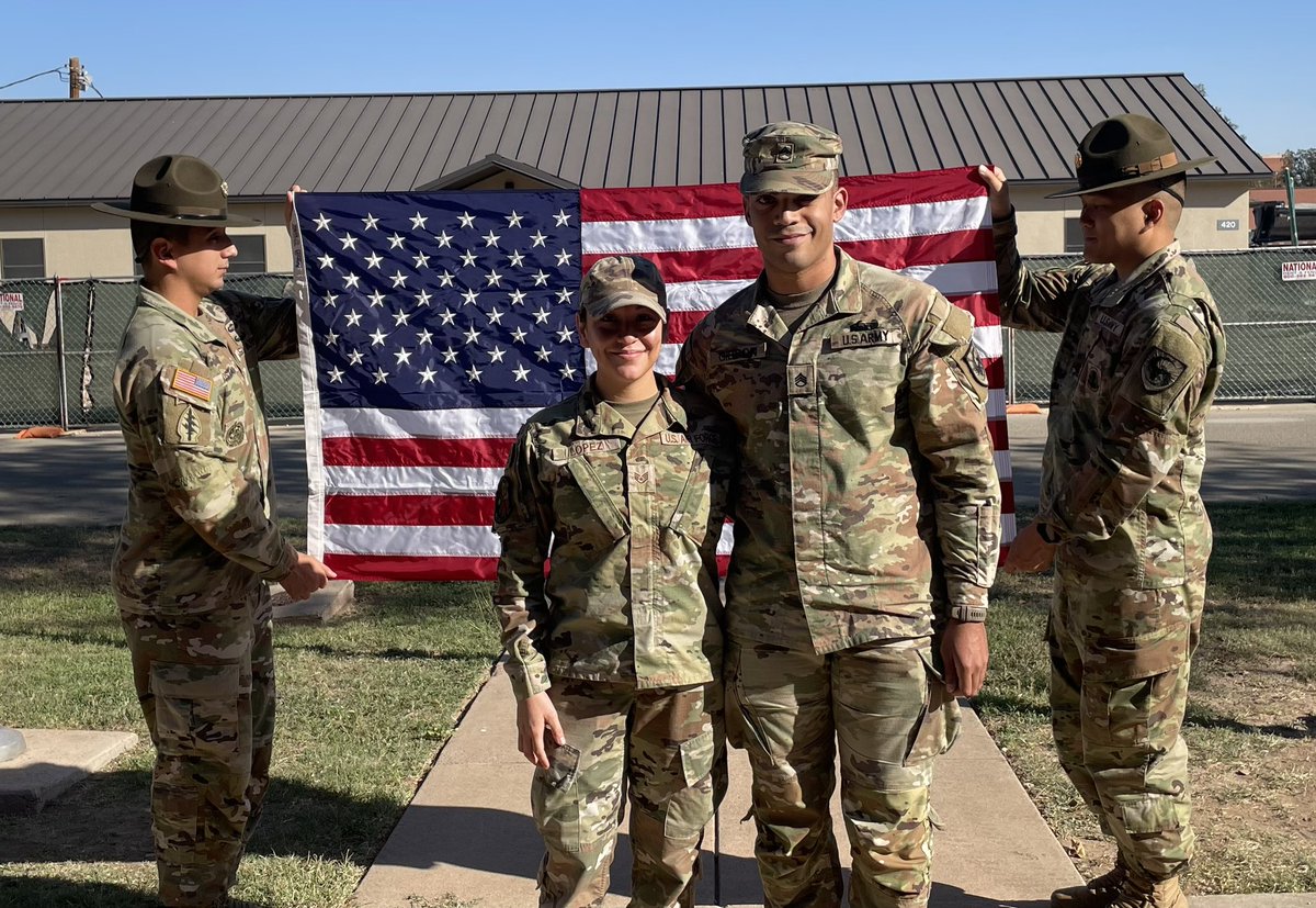Raptor_6_'s tweet photo. Congratulations to SSG Gibson on his re-enlistment and selection to be a Drill Sergeant!; Great Work! #peoplefirst #leaderdevelopment @ArmyIntelCG @USAICoE @PhoenixBDE_6 @PhoenixBDE_7 @SentinelSix @SentinelSe7en @Anarchy_VII @Anarchy_VI @ColdCobra_7 @ColdCobra_6 https://t.co/PjqcwhLynH