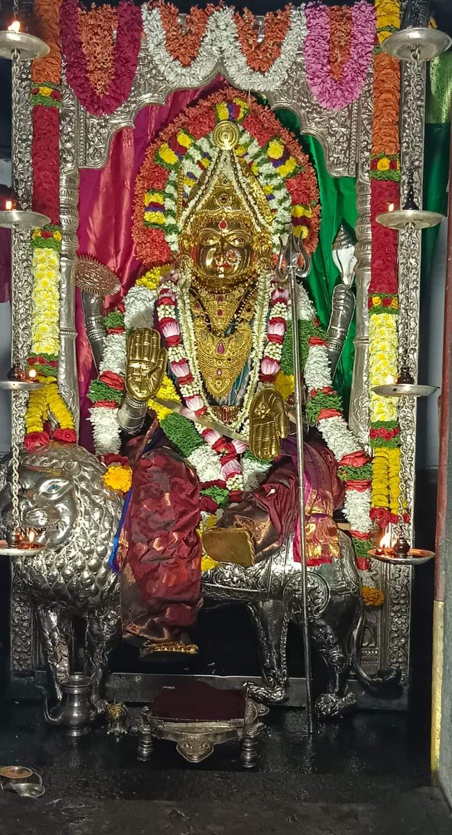 Laxmisha5's tweet photo. NAVARATRI SPECIAL DAY 9 alankara
1)Bappanadu Sridurgaparameshwari
2)Kateel Sri Durgaparameswari 
3) Sri Mangaladevi ammanavaru
4Kadiali Mahishamardini Temple
#Navaratri2022 
Happy Navratri to all https://t.co/2g8lJKlRWW
