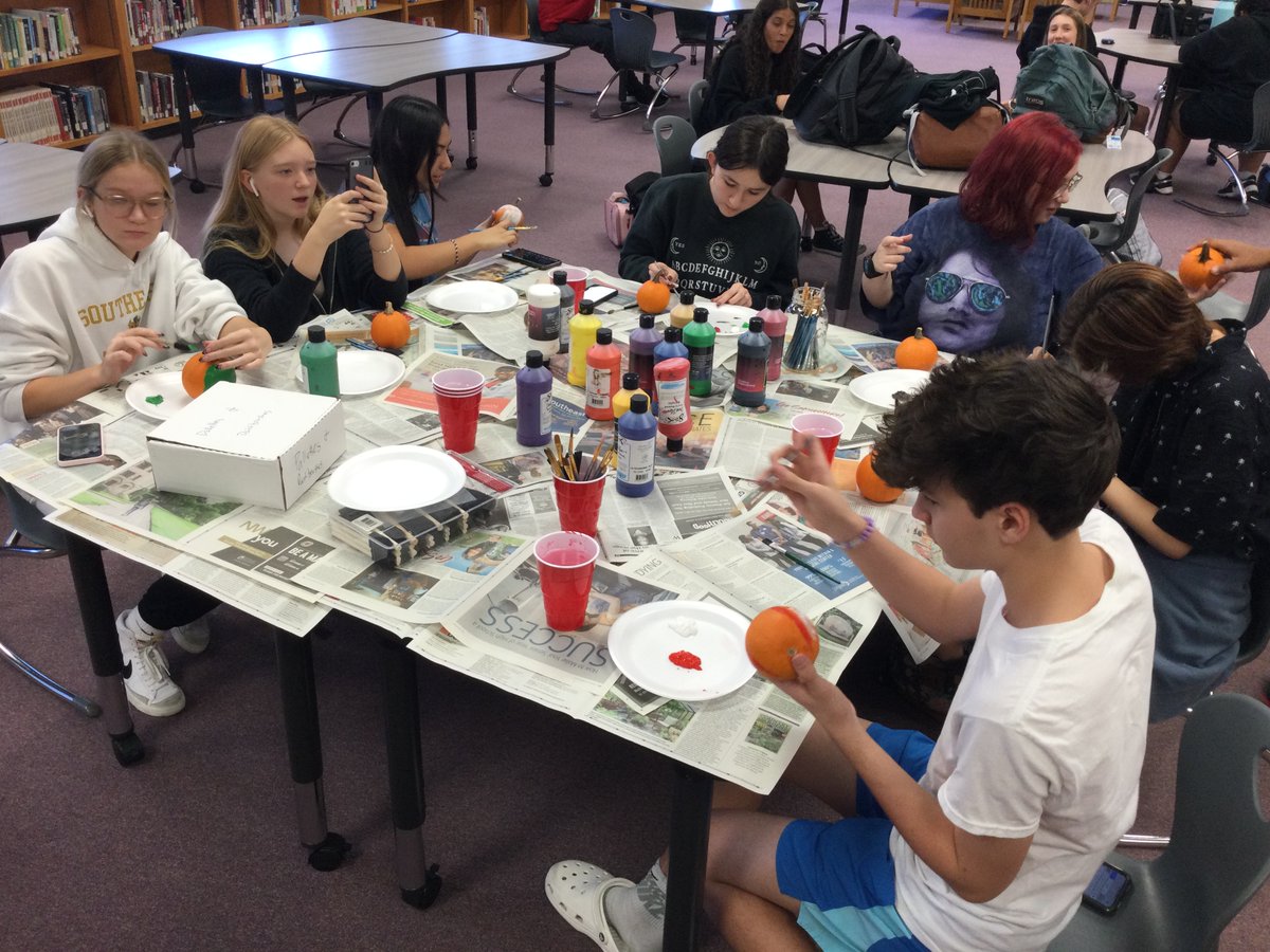 lsehs's tweet photo. Kicking off the Fall season at Knight House by painting pumpkins. A huge thanks to Matt Kempston, manager of Super Saver (56th & Hwy 2) for donating pumpkins to us! #KnightHouse #KnightPride https://t.co/NfOPlJaqiG