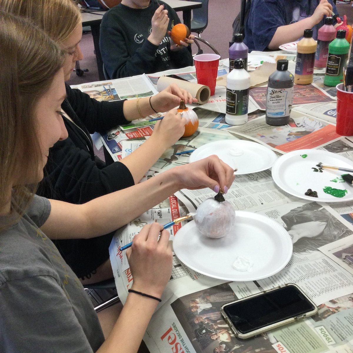 lsehs's tweet photo. Kicking off the Fall season at Knight House by painting pumpkins. A huge thanks to Matt Kempston, manager of Super Saver (56th & Hwy 2) for donating pumpkins to us! #KnightHouse #KnightPride https://t.co/NfOPlJaqiG
