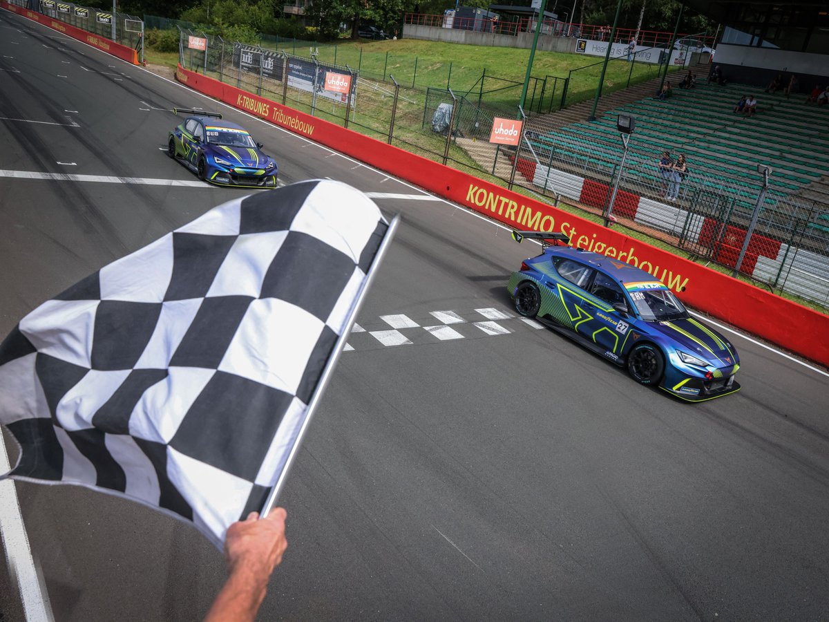 Kierowca zespołu CUPRA EKS, <a href="/TambayRacing/">Adrien Tambay</a>, został nowym mistrzem świata zawodów @FIA_ETCR. Nowo koronowany zwycięzca dzieli się wrażeniami z minionego sezonu, w którym zadebiutował w zespole hiszpańskiej marki.

➡️bit.ly/CUPRAEKS_Tambay

#SEATMediaPortal #CUPRA #CUPRAEKS #ETCR