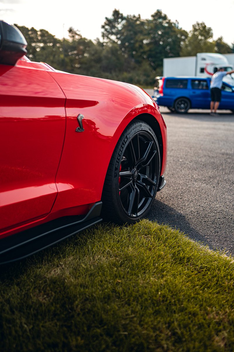 Cameron_Parmer's tweet photo. GT500s shouldve been based on the 18+ front ends.. https://t.co/vxZBcuvvCz