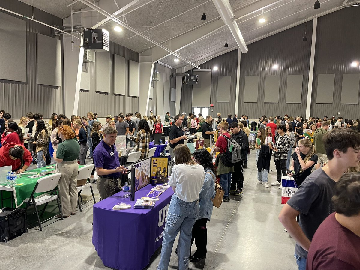ACUwildcat71's tweet photo. @RandallRaiderHS Seniors talking to college recruiters and various occupations. Excited about this opportunity for @CanyonISD students.#cisdcompetitiveedge https://t.co/CFHhnInbi8