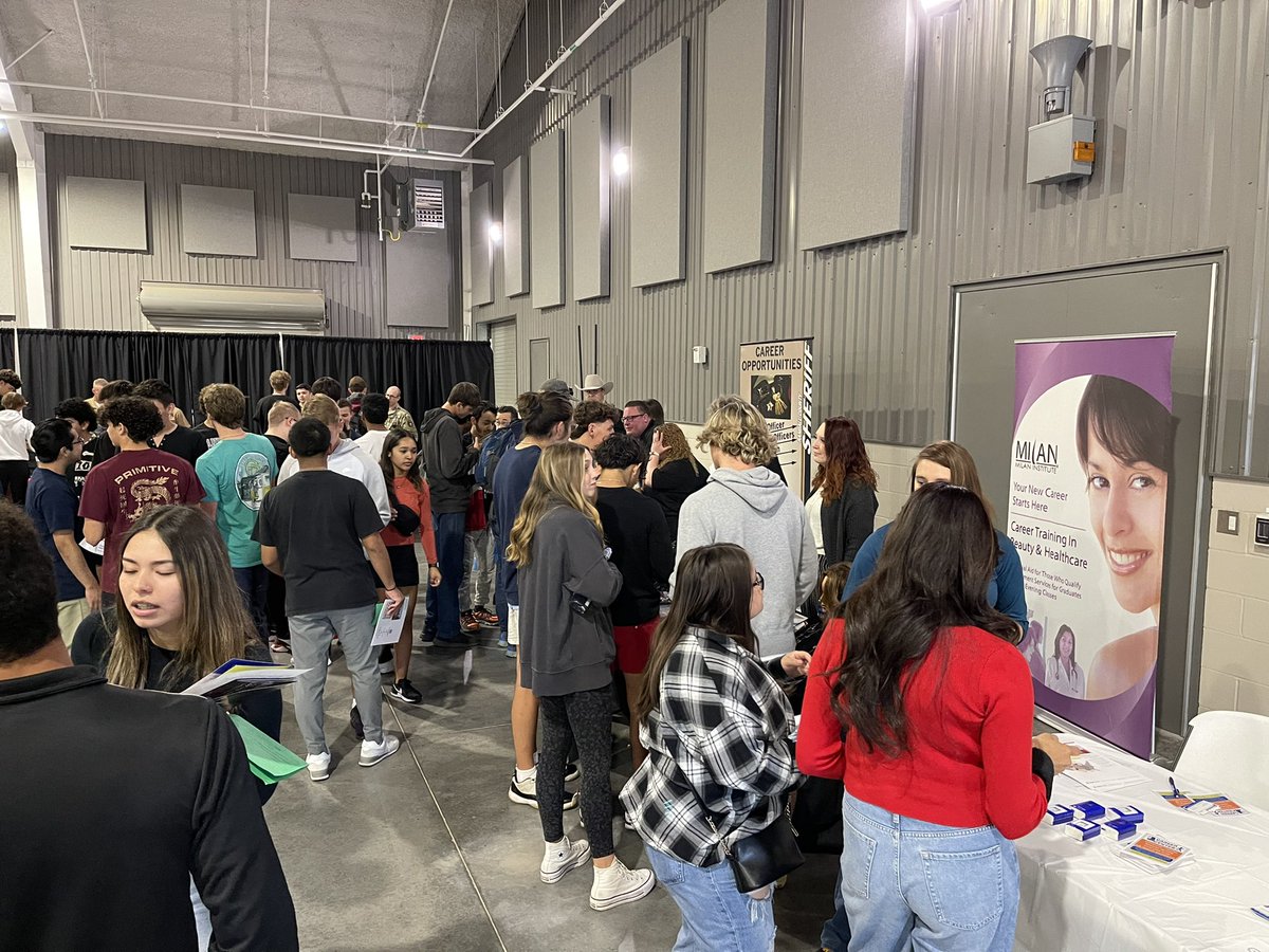ACUwildcat71's tweet photo. @RandallRaiderHS Seniors talking to college recruiters and various occupations. Excited about this opportunity for @CanyonISD students.#cisdcompetitiveedge https://t.co/CFHhnInbi8