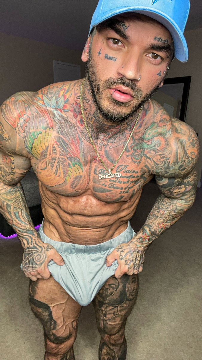 Devin Physique on Twitter: "What would you do to me? 😈💦"