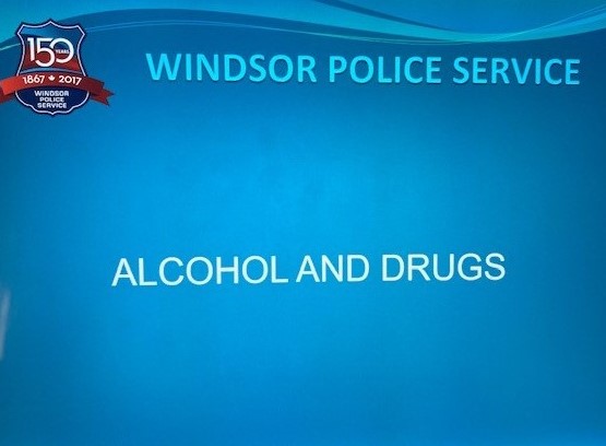 constableswiss's tweet photo. @HolyNamesCHS today speaking with the grade 9s about alcohol and drugs. My goal is to educate our youth and help them make good decisions! @WECDSB  @WindsorPolice #thisiswhatwedoHSRO https://t.co/YMmftMtc2i