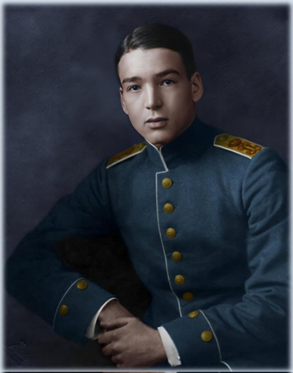 LG_Mundiales's tweet photo. Carlos Meyer Baldó, piloto venezolano que combatió en la aviación alemana en la Primera Guerra Mundial. Retrato colorizado por Darío Silva Castellano. https://t.co/Hiwxocn6Yl