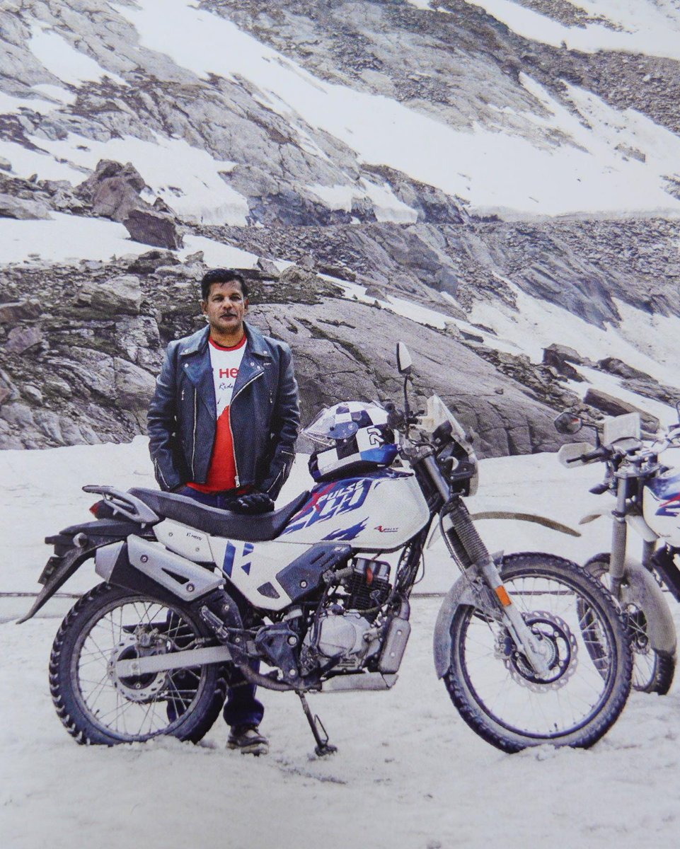 LewisLeathers's tweet photo. Lightning on the Himalaya’s
Here’s our friend, Mr Sanjay Tripathi, Associate Vice President of #RoyalEnfield, atop the Himalaya’s on a ride out with the Hero X Pulse 200 team on a selection of bikes from the new brochure. 
@royalenfield #391lightning #391lightningjacket https://t.co/F0YmiYZM5D
