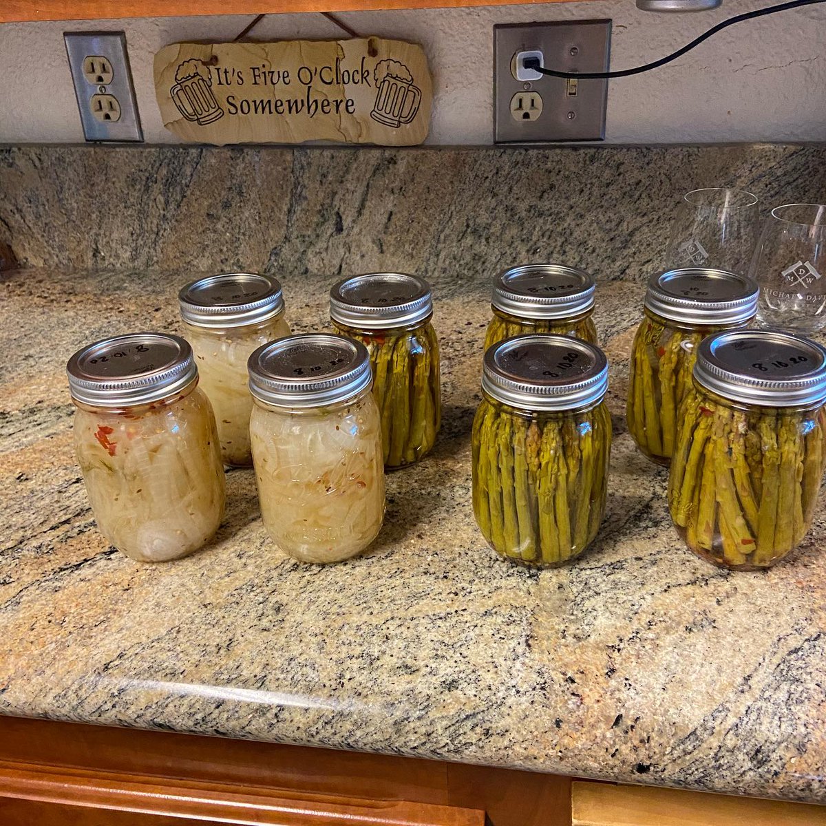 Kjax555's tweet photo. Asparagus and white onions #Canning #PreparingForWinter https://t.co/2uzqC0AVxC