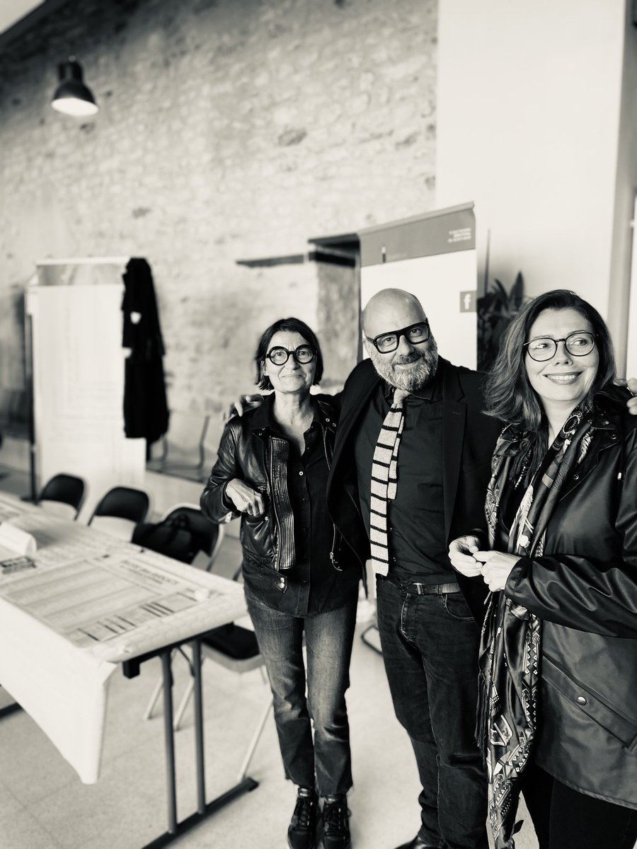 BarreauEpinal's tweet photo. ⁦@Conseil_constit⁩ le #barreauepinal en ordre pour la nuit du droit ⁦@CNBarreaux⁩ ⁦@Conf_Batonniers⁩ ⁦@VosgesMatin⁩ La Constitution et son bloc interprétés par le ⁦@Conseil_constit⁩ impriment une ligne claire pour la protection de l’environnement. https://t.co/ZADWR5aCai