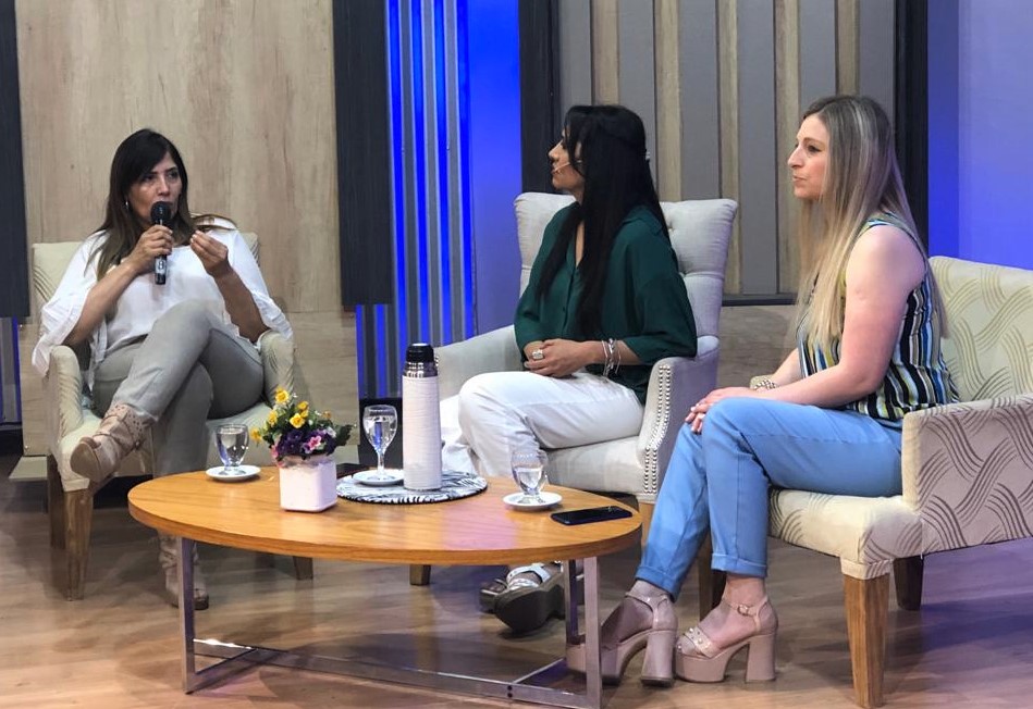 mclaudiaortiz's tweet photo. Muchas gracias @RTR_Canal_9 por la entrevista, y al equipo de "Estamos con vos", Sandra Amarfil, Laura Pallero y Julieta Mena por ayudarnos a difundir el trabajo que hacemos junto al equipo de APOS La Rioja, y por el respeto de siempre. 
#Empoderamiento #CanalPúblico https://t.co/wPSlWZtUYs