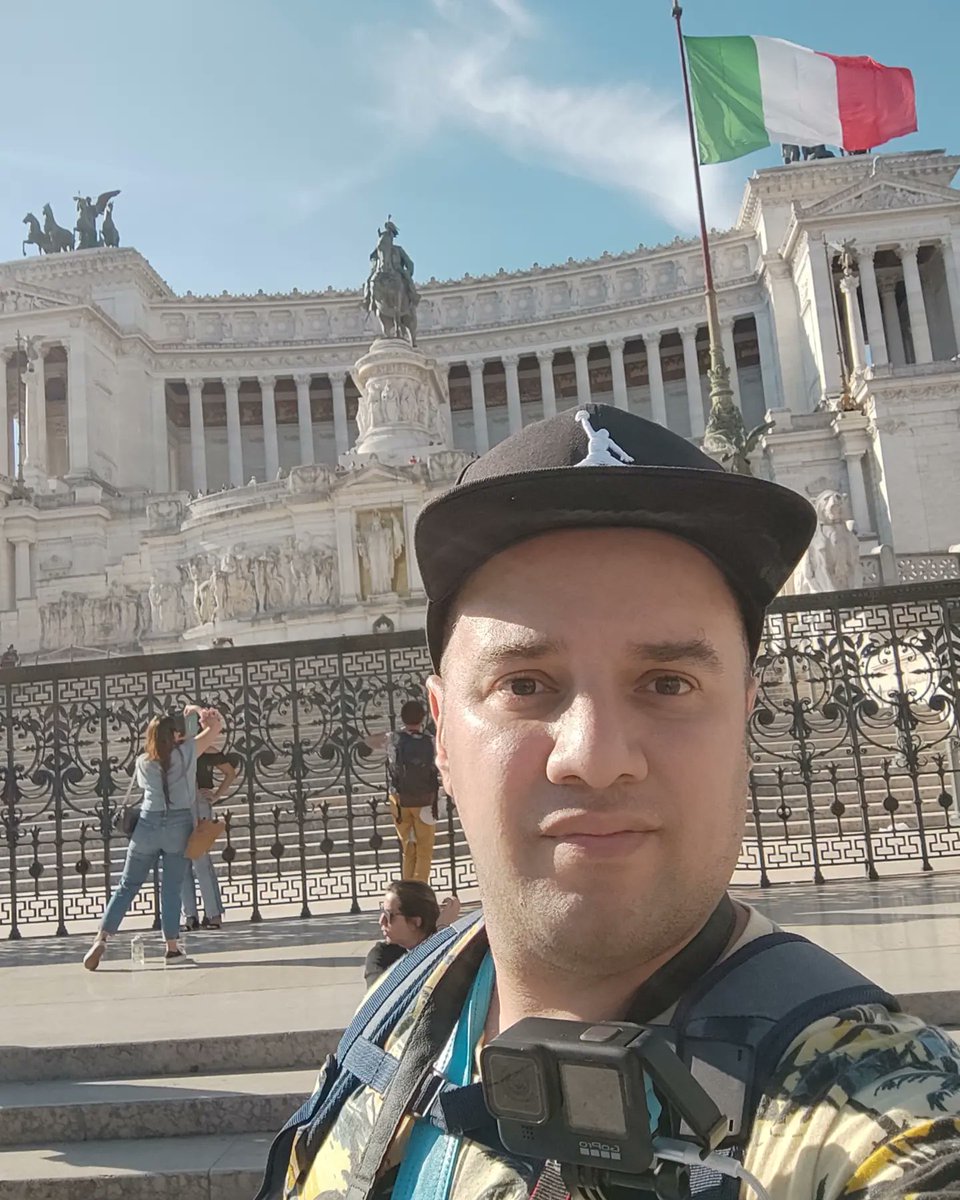 SixK93's tweet photo. Bien arrivé à destination :) #rome #roma #italie #italy🇮🇹 #colisée #colisee #colosseum #fontainedetrevi #pantheon https://t.co/Gt4a6r7ptd