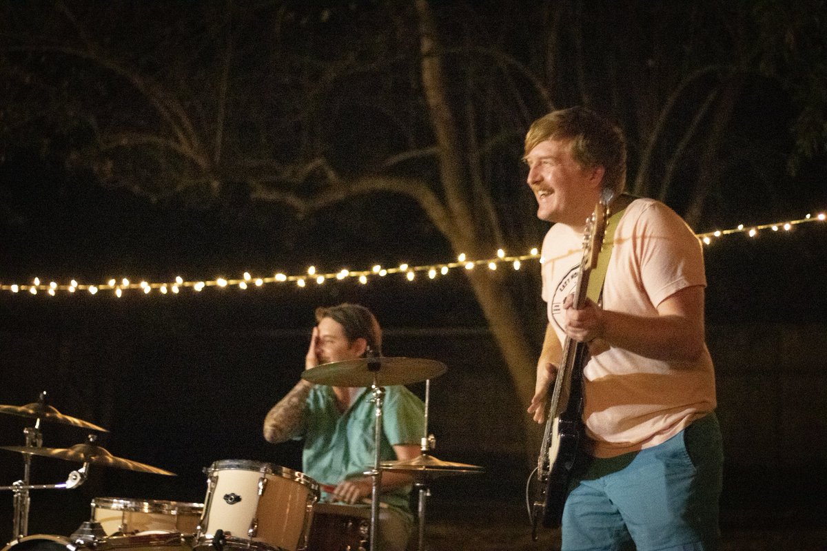 typicoolgirls's tweet photo. House show and the weather was lovely. Can't wait to hang with friends again 🏡
Photos: @EmDStowers https://t.co/gugTRa8pln