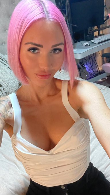 Little selfie 🤳 before going out to sushi the other night 💕 https://t.co/5pj3LyQUnh<a href="/tag/aesthetics"class="tags"><span>#aesthetics</span></a><a href="/tag/tattoo"class="tags"><span>#tattoo</span></a><a href="/tag/pinkhair"class="tags"><span>#pinkhair</span></a><a href="/tag/photomodemonda"class="tags"><span>#photomodemonda</span></a>