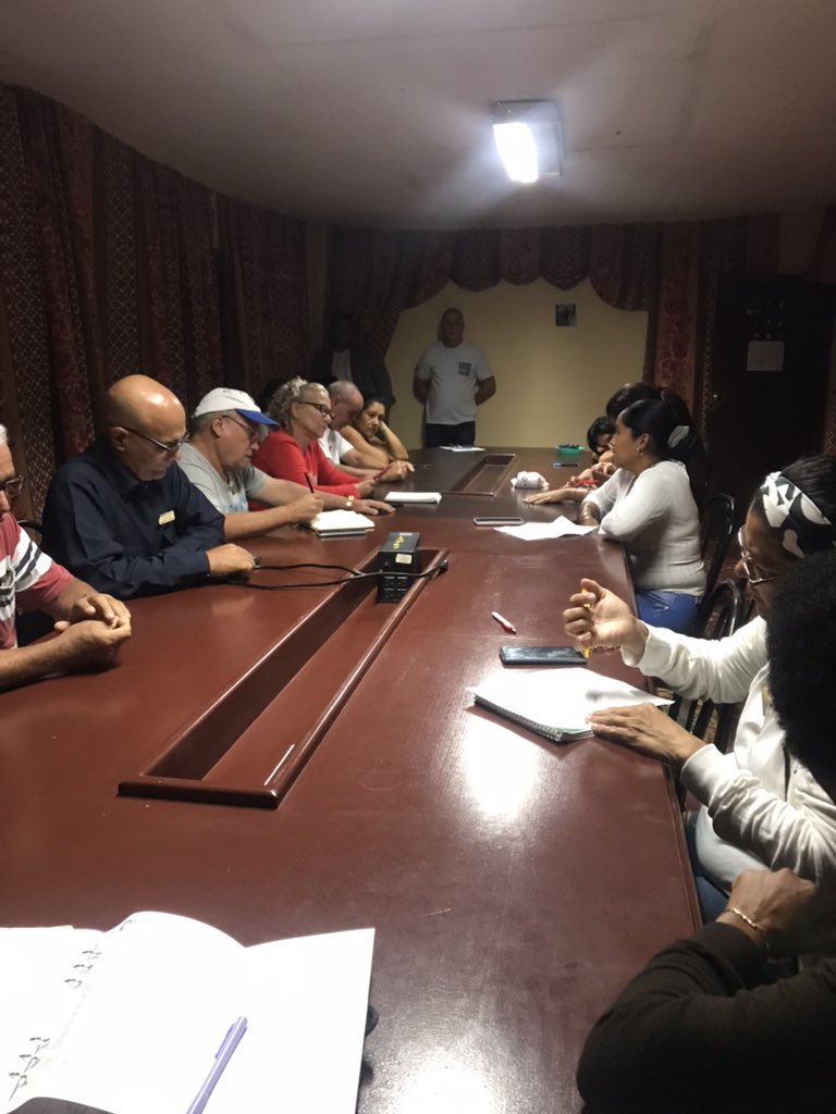 Se reúnen los trabajadores de la Oficina Central de la Emrohc Gabriel Valiente, donde analizan las estrategias para dar cumplimento al plan económico de la empresa. 
<a href="/DtorCav/">Dtor.Inspeccion Estatal DPRH CAV</a> <a href="/MayraArevich/">Mayra Arevich Marín 🇨🇺</a> <a href="/YamileRamosCord/">Yamilé Ramos Cordero</a> @Acueductomaya1 <a href="/eaacmg/">EMPRESA DE ACUEDUCTO Y ALCANTARILLADO CAMAGUEY.</a>