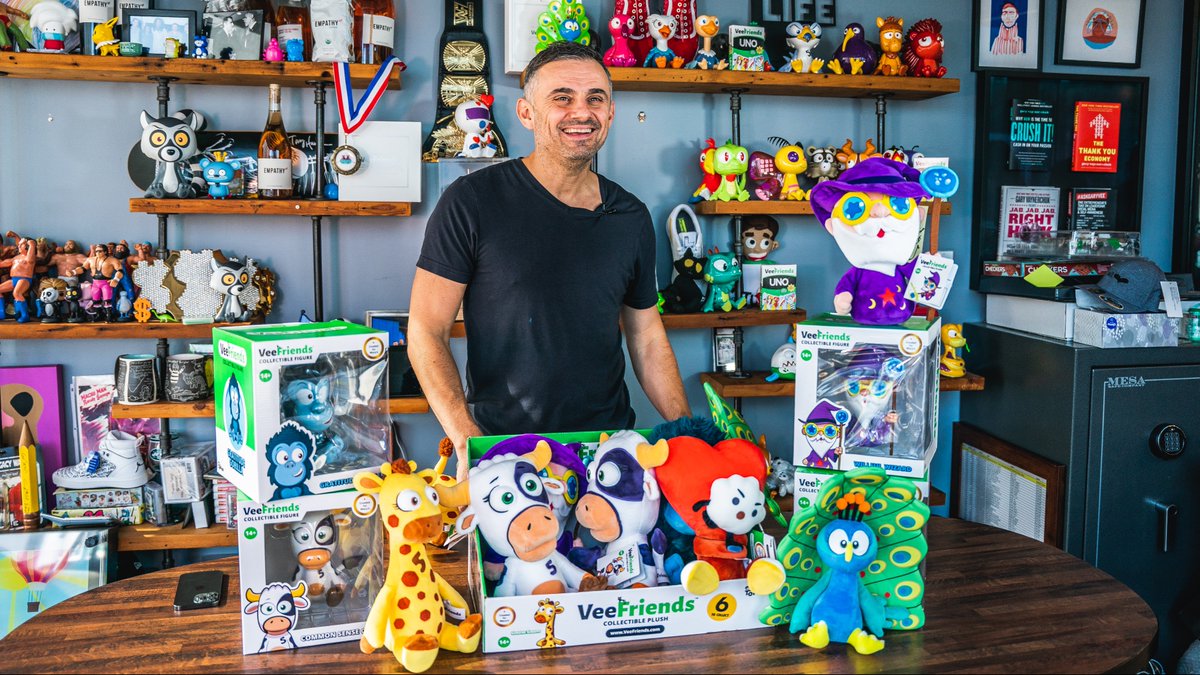 ToysRUs's tweet photo. YOU GUYS. The @veefriends pre-order @Macys is expected to sell-out very soon👀 Don't walk, RUN to get yours 🏃 https://t.co/hpmwobdDHw #VeeFriends #ToysRUsAtMacys https://t.co/OKiR4XKNId