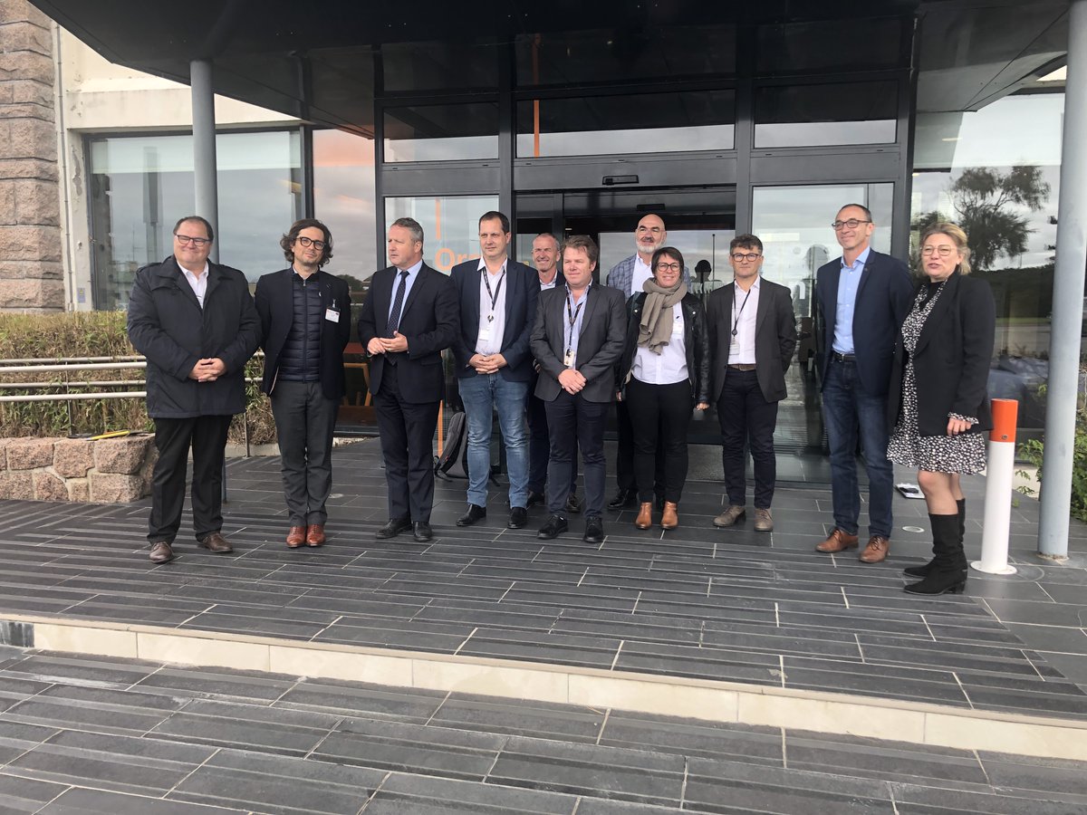 TreJerome's tweet photo. Riche journée de rencontres à @AggloLTC : une matinée économique avec des startups, et des grands groupes, @Qualcomm_FR, @OrangeBretagne  et l'après-midi discussion autour de l'enjeu de la formation dans le #numérique au @CMQ Merci à tous pour l'accueil. https://t.co/G4sxHf6eEJ