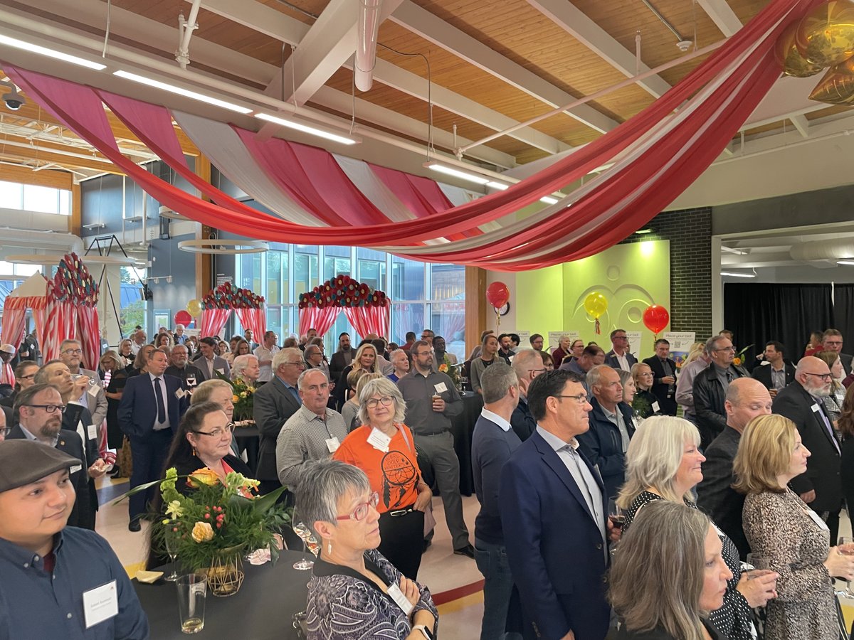 Confederation's tweet photo. Last week, we announced alumni @GoroKoyama, @jrasevych, @McGuireAdams and David LeMay as recipients of the President's Award, celebrating their impressive accomplishments. 

They've also been nominated for @CollegesOntario Premiers' Awards. https://t.co/VKMXO0GaRT