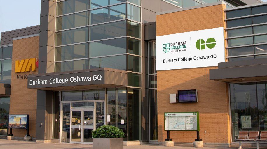 Lakeshore East Train tweet media