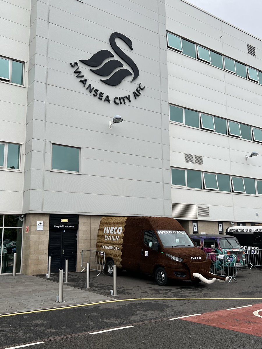 DaysMotorGroup's tweet photo. Yesterday, we took delivery of a rare species... the #IVECO Daily #Chammoth!🐾

Today, it migrated to @SwanscomStadium for @WelshBizShows where attendees had fun finding out more about the creature... Experts say it is as tough as a mammoth and as agile as a cheetah.🐆

@IVECOUK https://t.co/cZCYYqjnIH