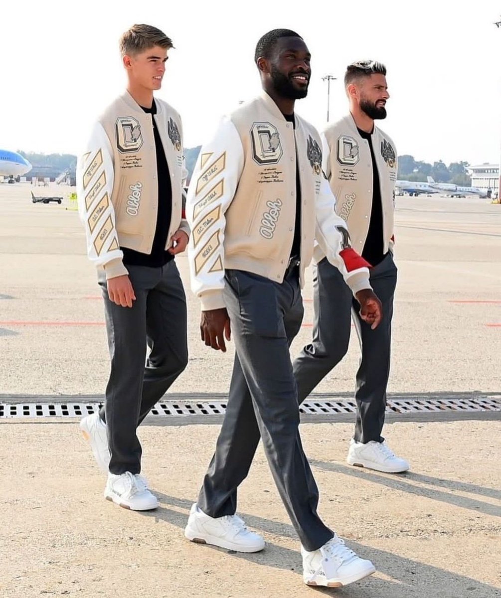 Off-White x AC Milan! ❤️🖤

The drip 💧