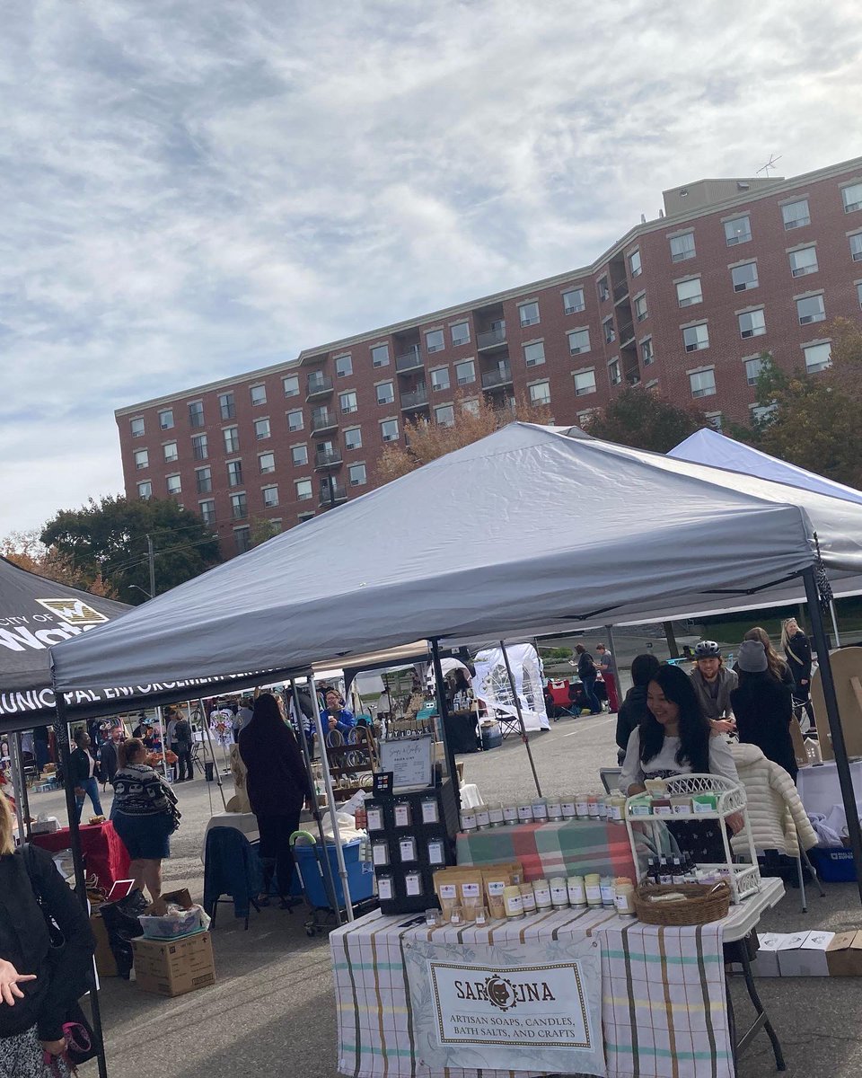 DisneySiren's tweet photo. Went to the Mayor’s Oktoberfest Market on Saturday.  Great way to get outside and shop at local vendors! #shoplocal #aetsustychallenege  @AETGroup https://t.co/O723C64sYA