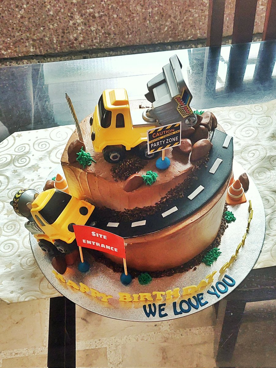 captjetpanes's tweet photo. Broadened mind with an Expectant Heart for greater things that lies ahead. Let's all be greatful for the Countless blessings that we receive and may this birthday Cake say it all!
#kumbate https://t.co/TTLtPQnc3X