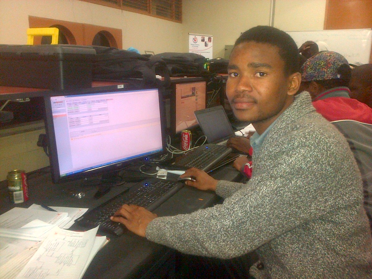 Geekulcha's tweet photo. HACKATHONS FOR ACADEMIC ACCELERATION
Back in 2015 we partnered the Tshwane university of Technology @Official_TUT and Spar to host the TUT ICT Hackathon where students applied classroom knowledge to real world solutions. #TUTICTHack https://t.co/aHTJjX4d9w