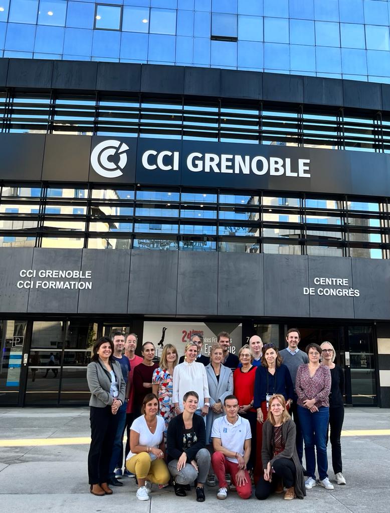 LFCE_Epilepsie's tweet photo. [#JFE22] Bienvenue aux 24ᵉ Journées Françaises de l’Épilepsie 😀
 
Le Conseil d'Administration de la #LFCE vous souhaite une excellente semaine dédiée à l’#epilepsie ! https://t.co/deuCUJhp6F