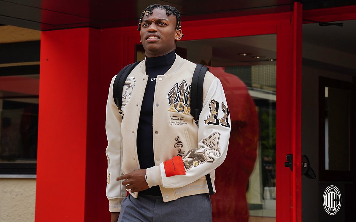 SempreMilanCom's tweet photo. 😎 Thoughts on the new @acmilan x @OffWht jackets? 🔴⚫️ https://t.co/TYtpzhGKk8