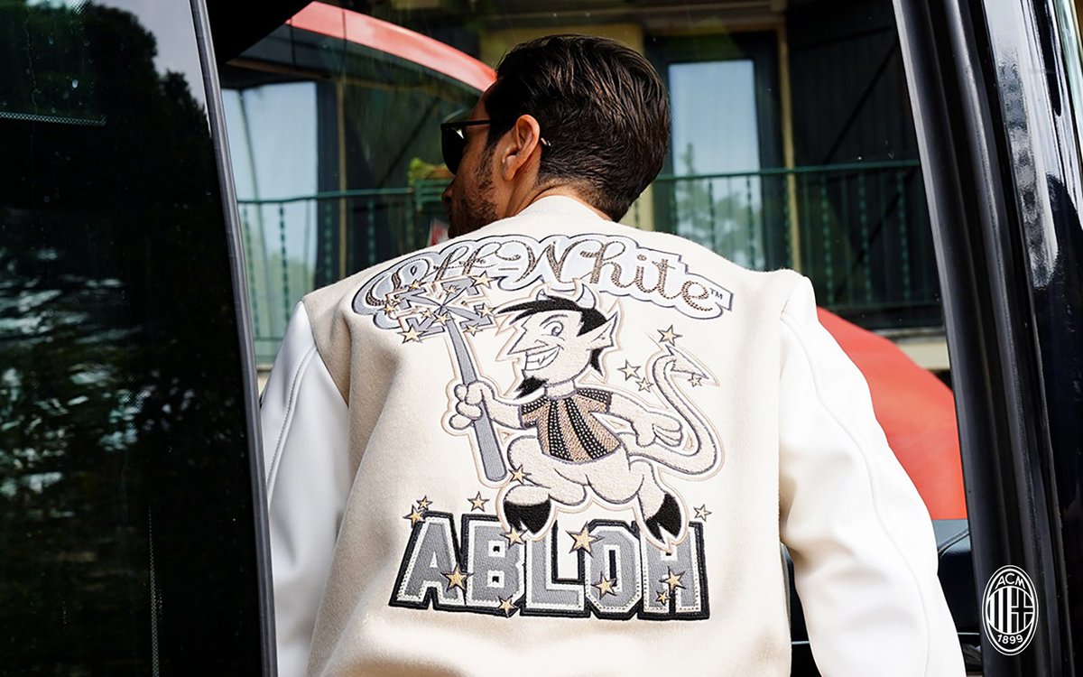 SempreMilanCom's tweet photo. 😎 Thoughts on the new @acmilan x @OffWht jackets? 🔴⚫️ https://t.co/TYtpzhGKk8