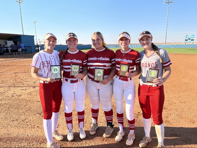 KremlinSoftball's tweet photo. Congrats to these 5 girls on making the CSC All-Conference Team🤩 https://t.co/ymSxpUcPyS