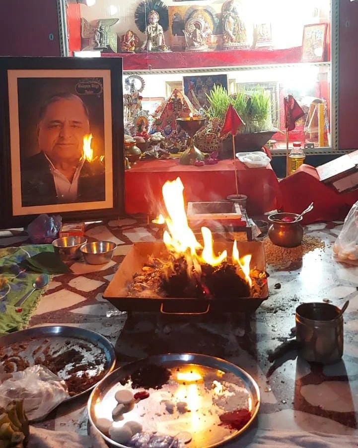 जलवा रहे कायम,
स्वस्थ रहे मुलायम! 

अहिरा से यादव और यादव से यादव जी तक का सफ़र कराया है आप ही ने... #धरतीपुत्र❣️
आदरणीय नेता जी, आप शीघ्र स्वस्थ हो, हम सब ईश्वर से आपके लिए प्रार्थना करते हैं।🙏🏻

#सलामत_रहें_धरतीपुत्र
#GetwellsoonNetaji
#MulayamSinghYadav
x.com/i/spaces/1MnGn…