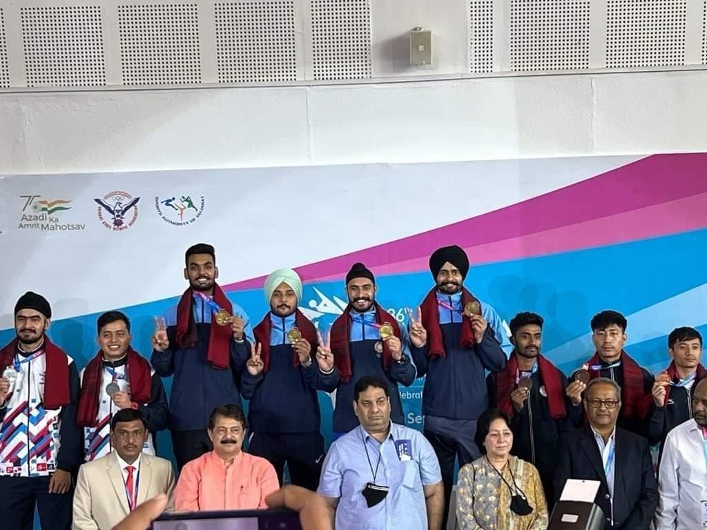 SAI_Patiala's tweet photo. #Fencing 🤺Update
Day 5- Result
#SAI Patiala NCOE Athletes in on going 36th National Games at Gandhi Nagar,Gujarat .
Event- Sabre Men's Team🤺
🛑 #Varinder Singh won🥇medal .
🛑#Sehajpreet Singh🥇medal .
🛑 #Dhruv Walia won🥇medal. https://t.co/FYFYx1r3ZU