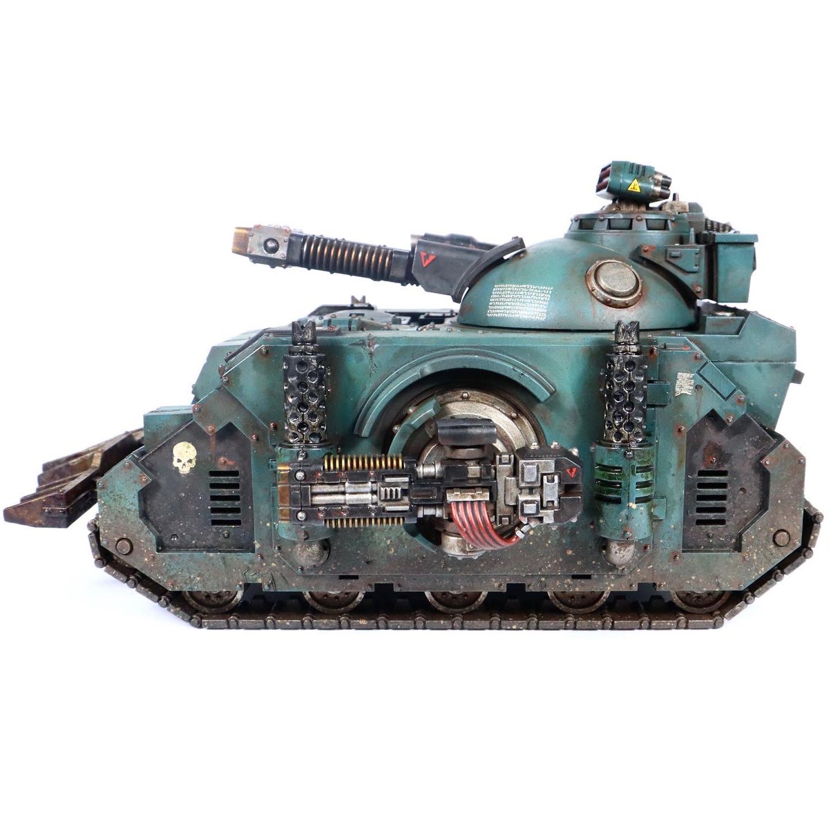 A big thank you to @WarComTeam for sending me the Deimos Pattern Predator Battle Tank! It’s an awesome kit, and so much fun to build and paint and weather. . #warhammercommunity #paintingwarhammer #warhammer