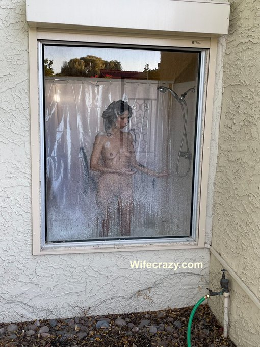 Opps, I forgot the landscaper was in the backyard. It must have taken him a long time to clean up because<a href="/tag/shower"class="tags"><span>#shower</span></a>