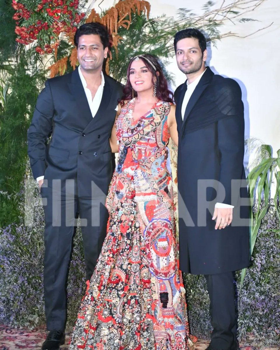 filmfare's tweet photo. A star-studded guestlist it is!❤️

#VickyKaushal gets snapped with newlyweds #RichaChadha and #AliFazal at their wedding reception. https://t.co/KkxQiUildf