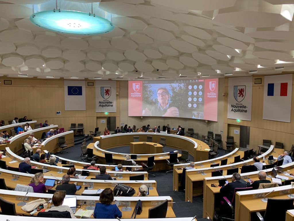 [Budget 2023 <a href="/NvelleAquitaine/">Nouvelle-Aquitaine</a>]

Présentation des des #OrientationsBudgétaires 2023 devant les membres du CESER Nouvelle-Aquitaine par <a href="/al_rousset/">Alain Rousset</a> et <a href="/sdervill/">Sandrine Derville</a>, Vice-Présidente en charge des Finances et de l'Administration générale ⤵️