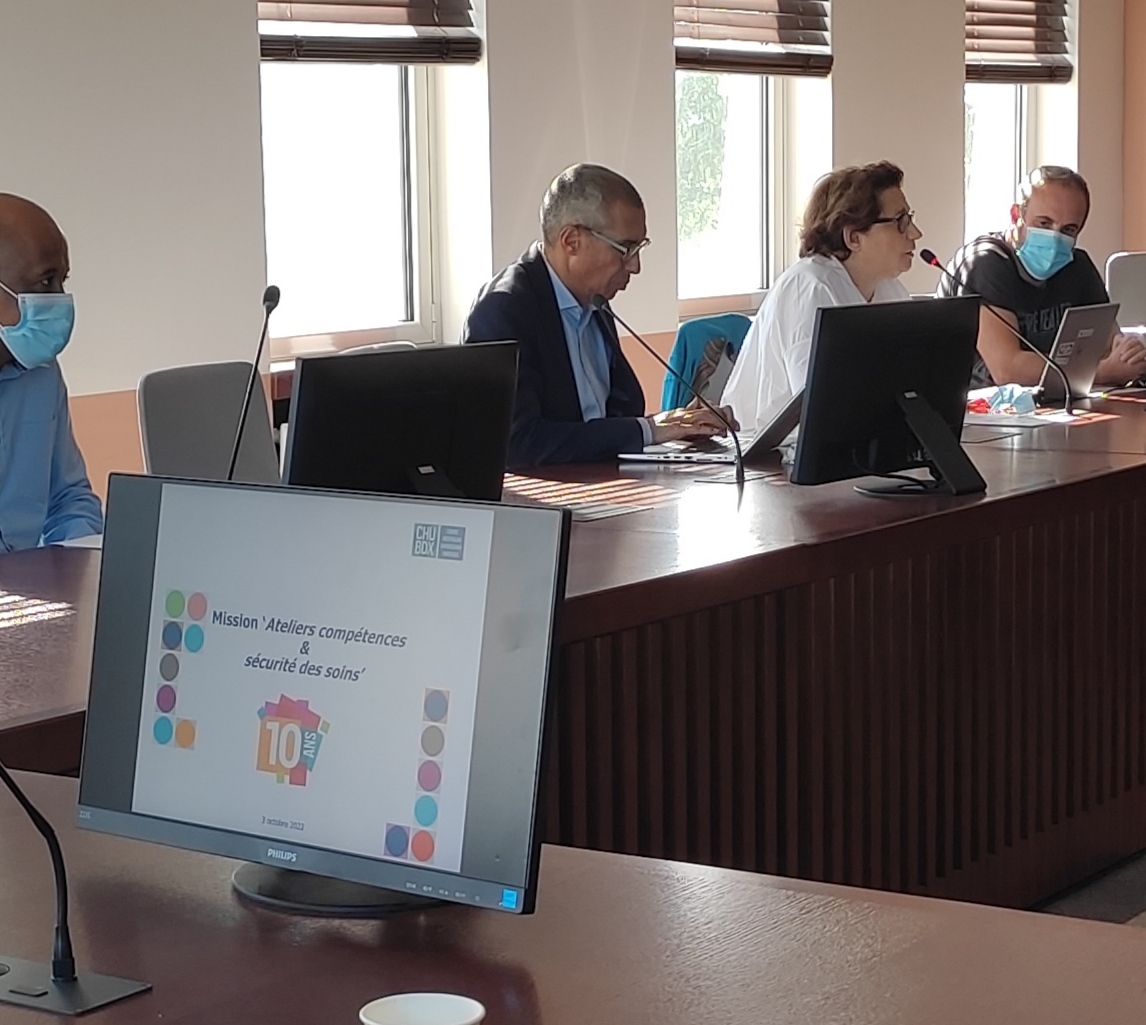 CHUBordeaux's tweet photo. [RETOUR SUR] ↪️ Hier, s’est déroulée au @CHUBordeaux la table ronde « Innover en #formation » animée par e-campus et M. C Bernard-Decouard à l’occasion des 10 ans de la mission ‘Ateliers compétences et sécurité des soins" ! 👏👏 #competence #securité des #soins https://t.co/p1hcS57Mrv