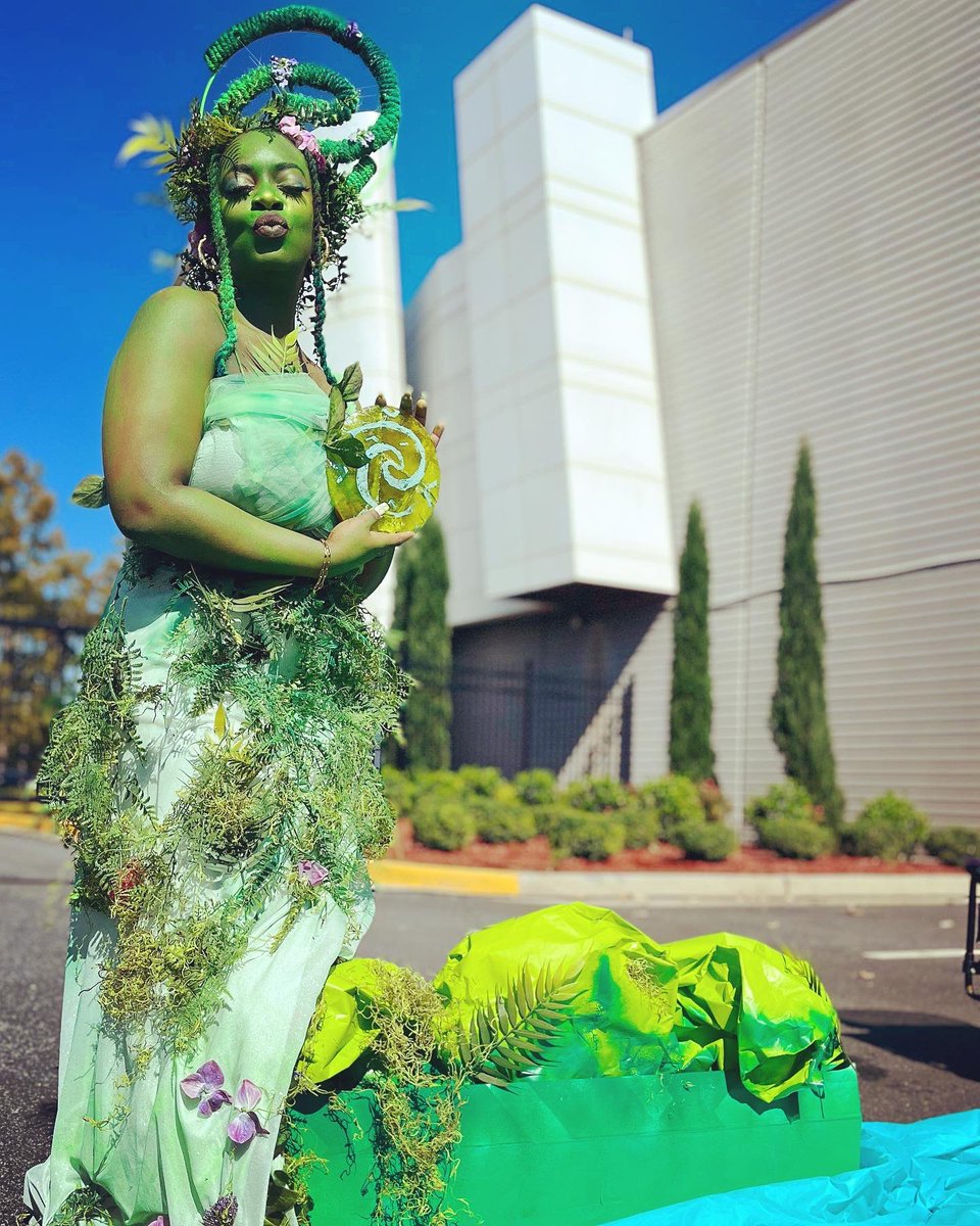 jt_thatsme_'s tweet photo. Introducing #TeFiti, The Water #Goddess from Disney’s #Moana
💚💚💚
#augustreignstudios #tefiti #moana #halloween #cosplay #cosplayhalloween #locs #dreadlocks #blackwomen #blackwoman #womenwithlocs #locstyles #womenlocstyles #ckcfest #naturalhair https://t.co/du5ITCI80S